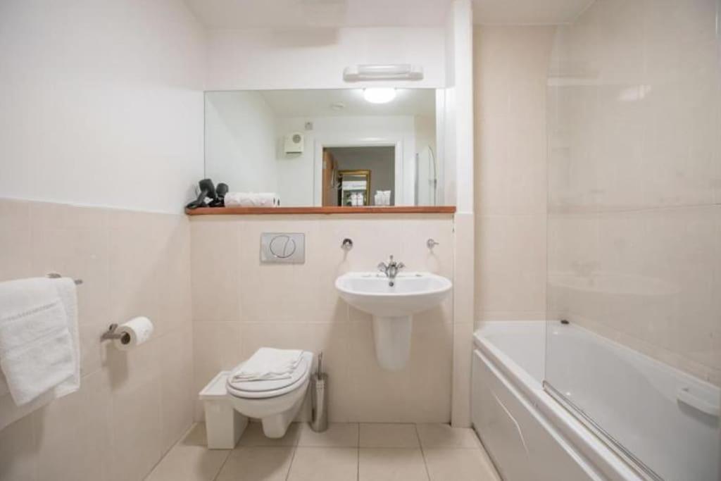 Apartment City Centre Mondern 1 Bed Apt - Sleeps 4 Open Booking