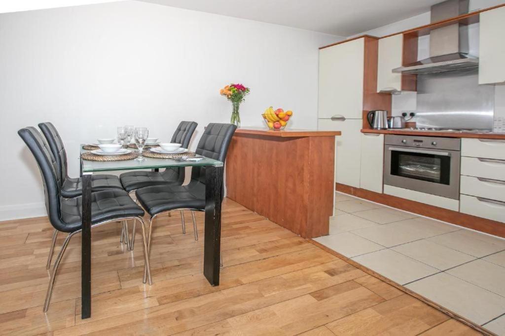 Apartment City Centre Mondern 1 Bed Apt - Sleeps 4 Open Booking Dublin